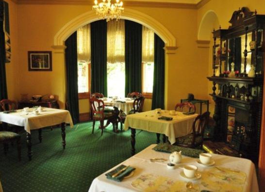 Ormiston House Bed & Breakfast Strahan Bagian luar foto